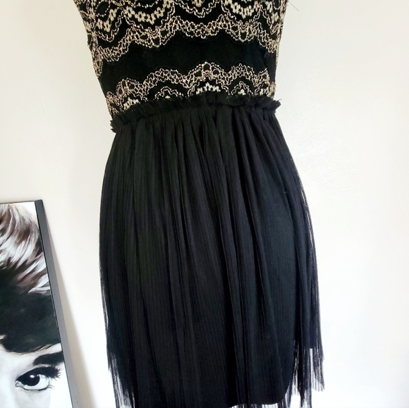 En creme black and gold mini unique dress. Size S - Picture 3 of 15